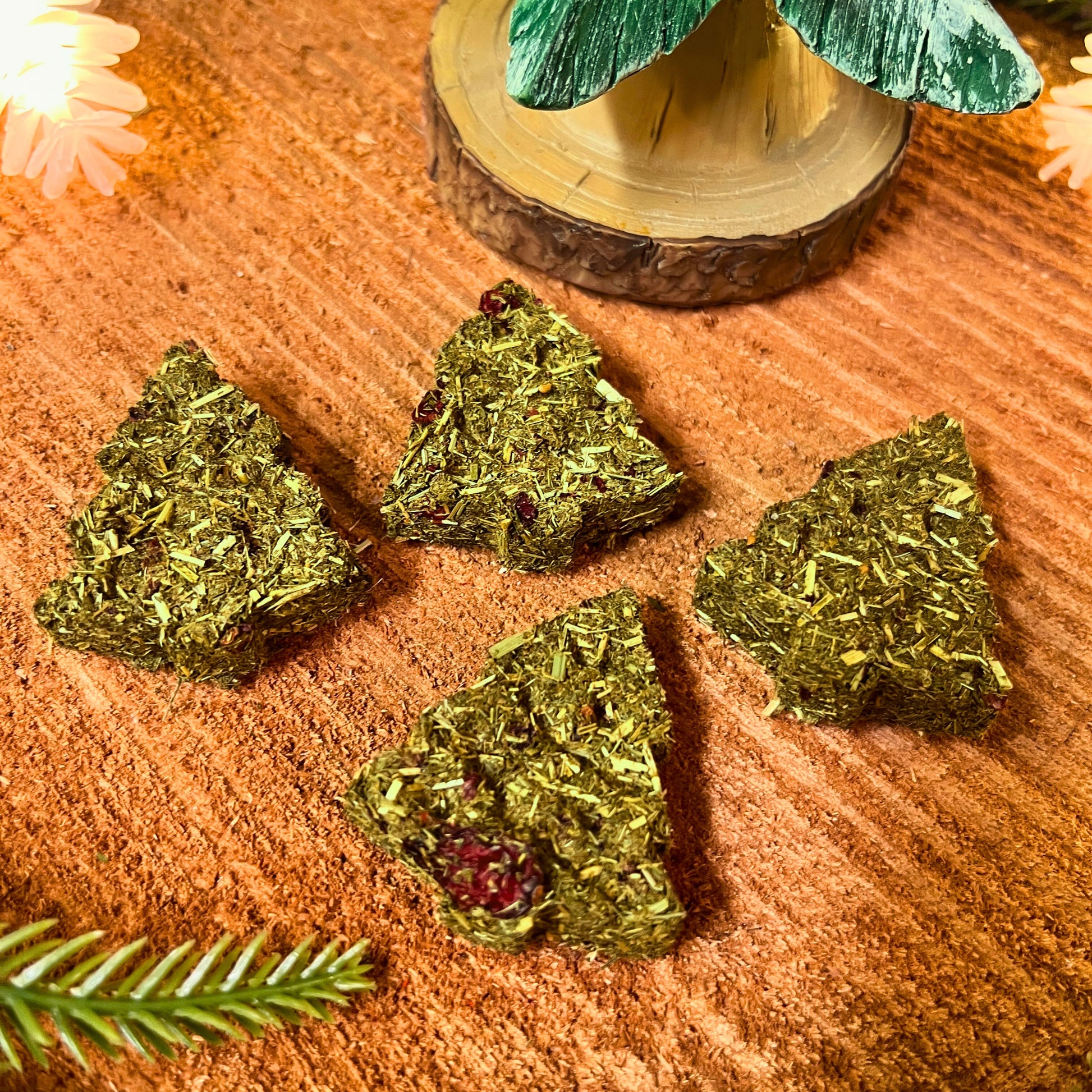 Oh Christmas Tree Hay Bites - Hippity Hop Pet Shop