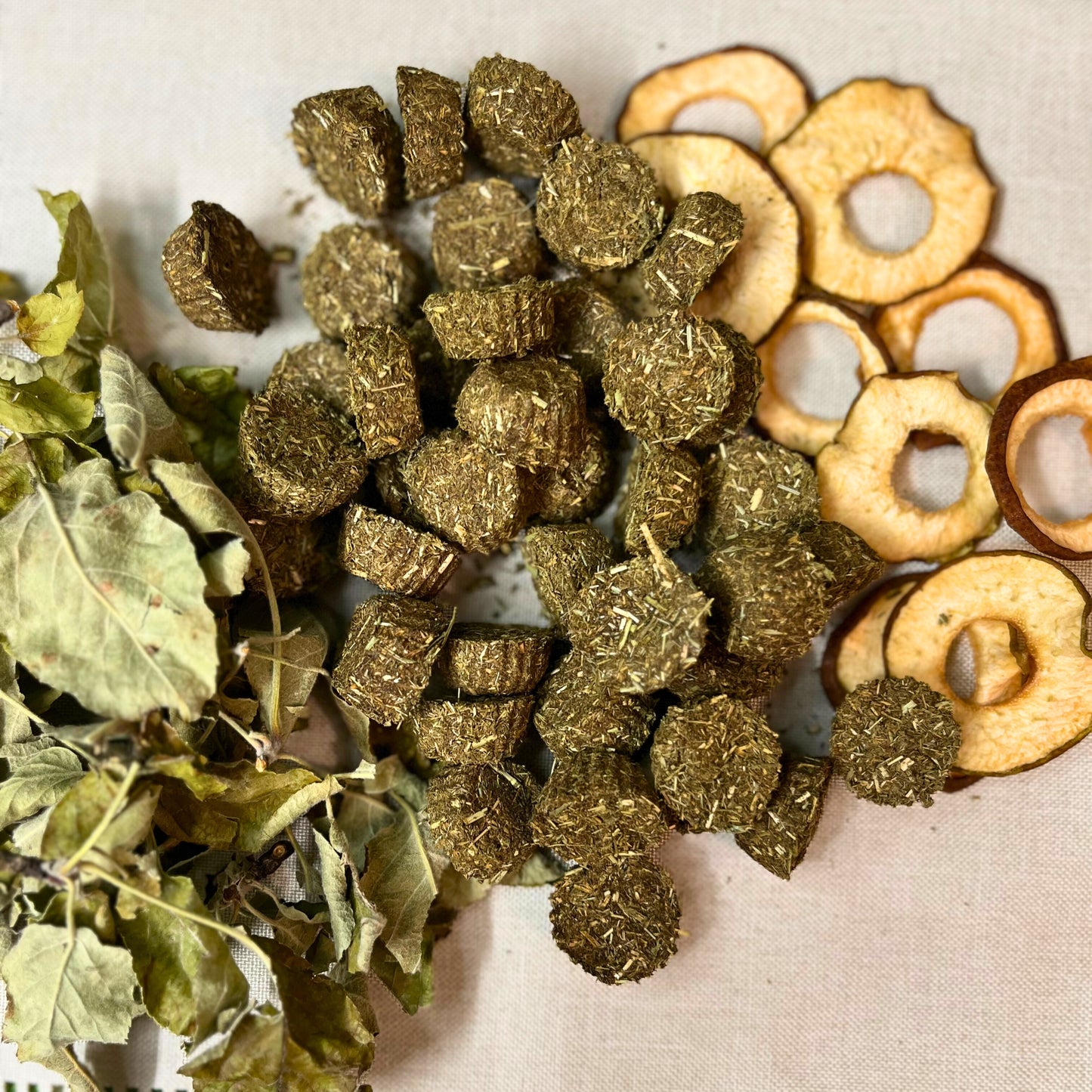 Peppermint Pear Hay Bites for Rabbits - Hippity Hop Pet Shop