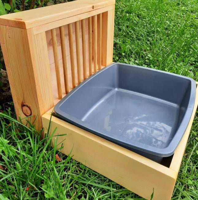 Rabbit Hay Feeder & Litter Box (XL Dowel).