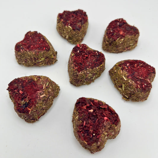 Hibiscus - Beetroot Hay Hearts - Hippity Hop Pet Shop