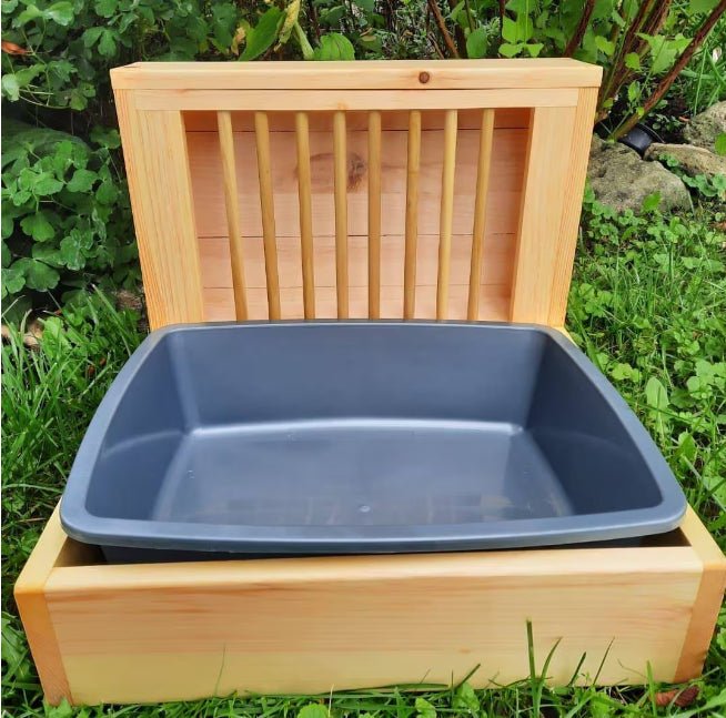 Rabbit Hay Feeder & Litter Box (XL Dowel).