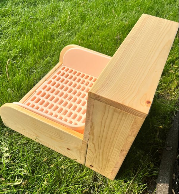 Rabbit Hay Feeder, Litter Box & Mesh Grate.